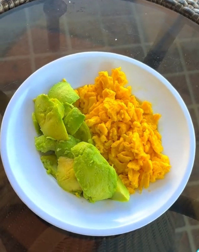 EGG WITH AVOCADO