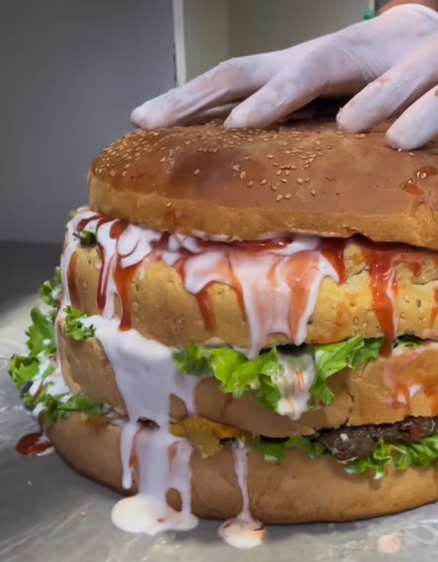 Mega Burger