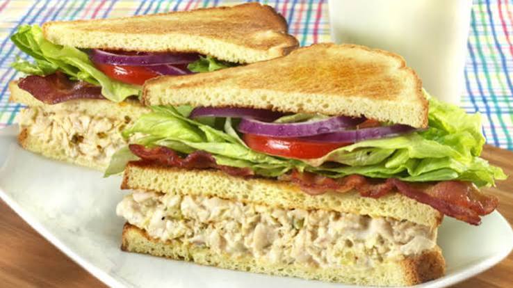 CLUB SANDWICH WITH TUNA
