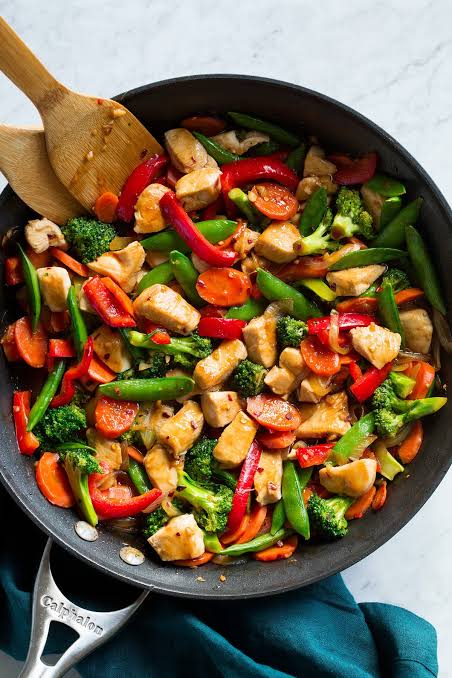 VEG STIR-FRIED & CHICKEN