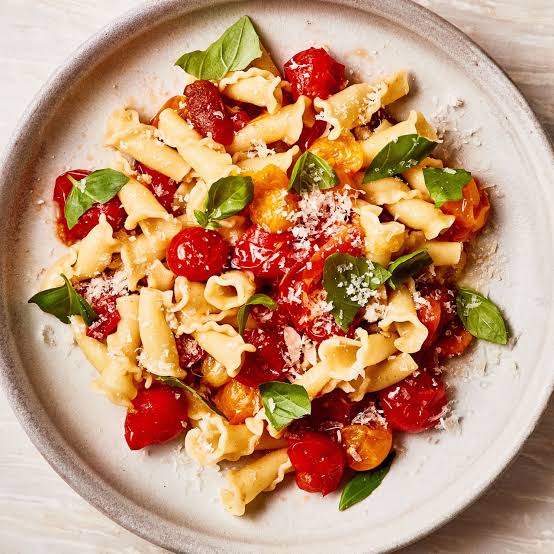 PASTA WITH TOMATO